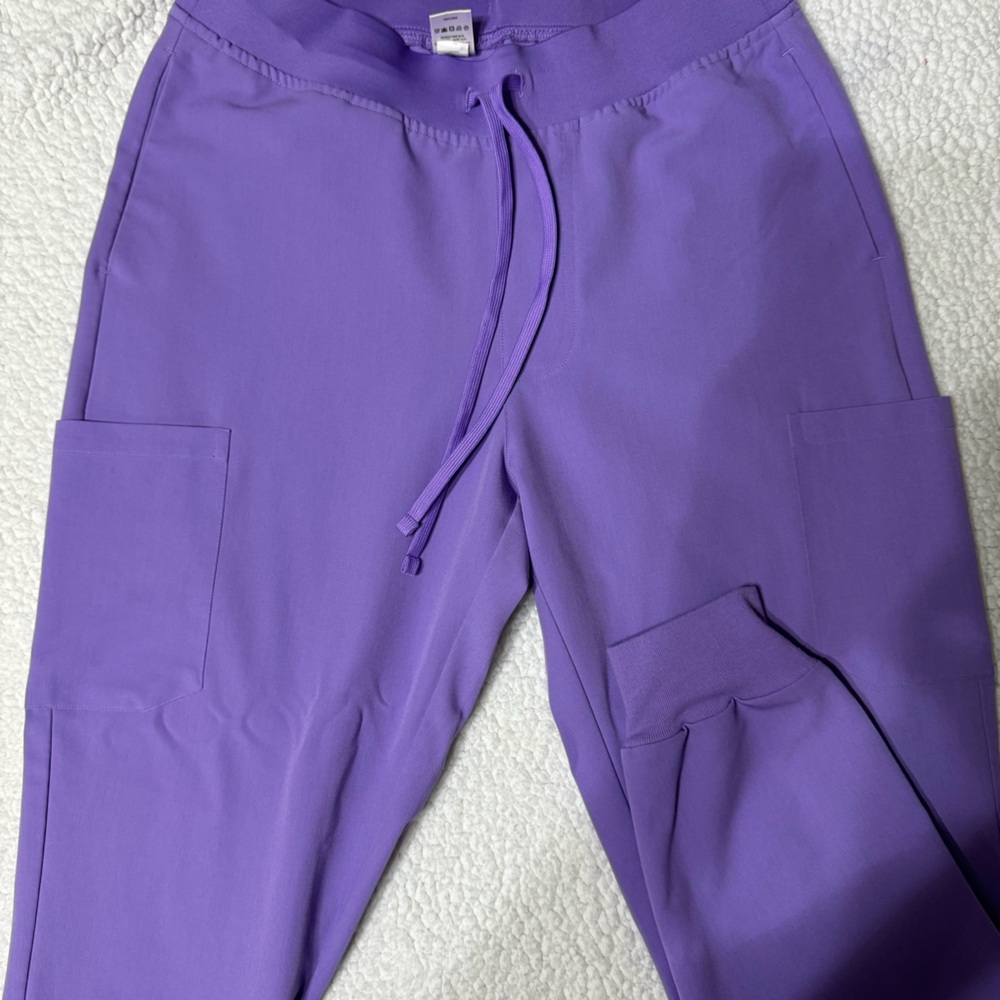 Mandala scrubs lavender top pants are a medium